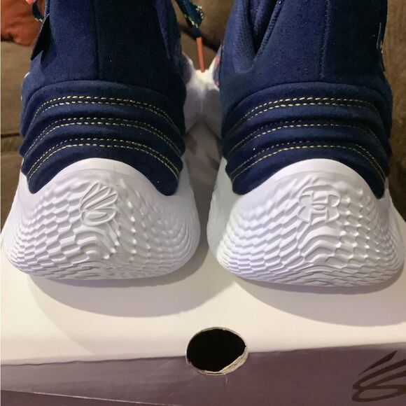 ************BRAND NEW Curry 9’s************** main image 6